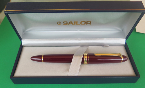 SAILOR 1911 REALO FOUNTAIN PEN IN BURGANDY WITH GOLD TRIM WITH BOX & PAPERS. 21K Medium Nib